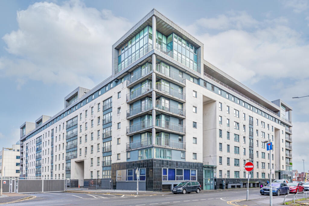 2 Bed Flat, Wallace Street, G5, N1 7GU