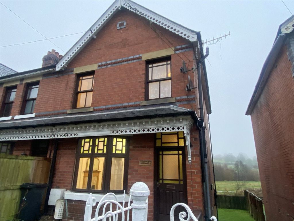 3 bed end terrace house to rentHigh Street, Llanfyllin, Powys SY22