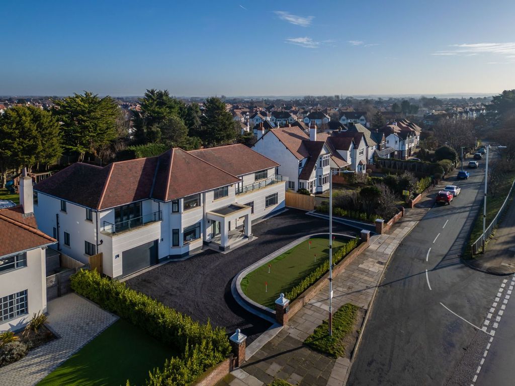 5 bed detached house to rentOpen Golf 2026 - Waterloo Road PR8
