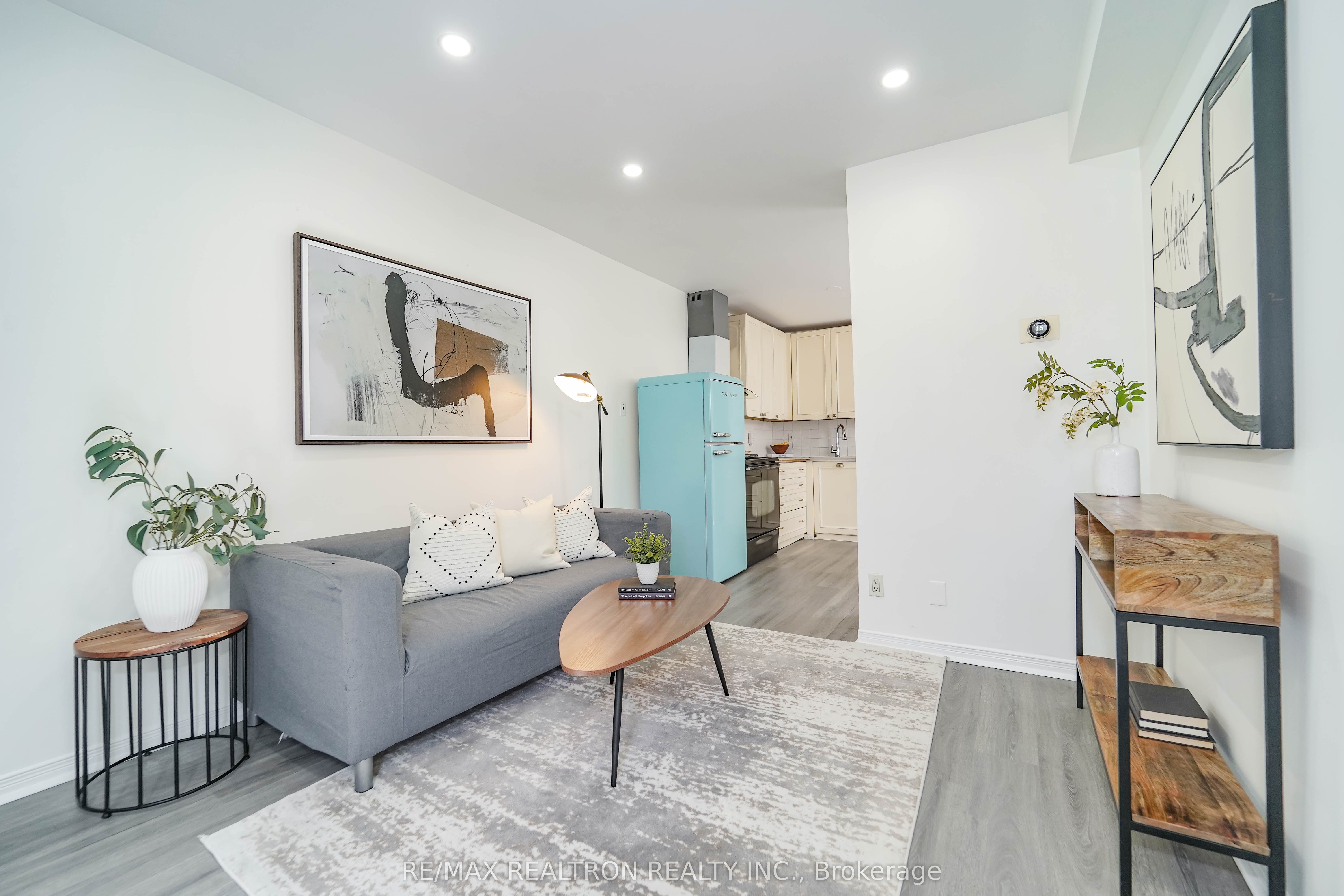 47 Greendale Avenue, Toronto, ON, M6N 4P4