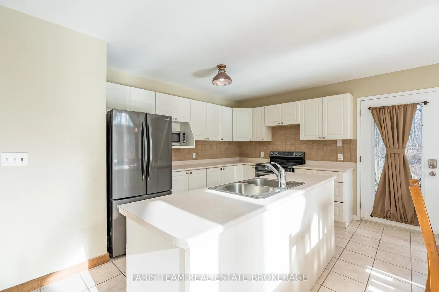 Additional image 4 of 7516 Island Crescent