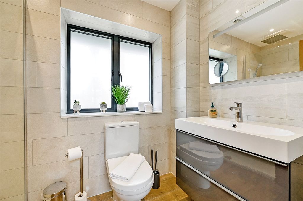 Additional image 17 of 4 bed semi-detached house to rentLuker Avenue, Henley-On-Thames, Oxfordshire RG9
