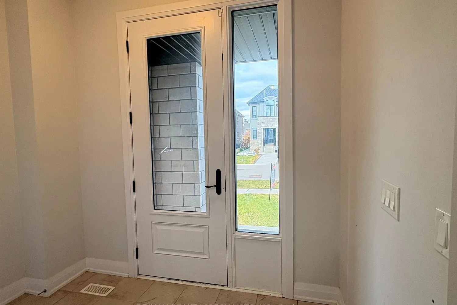 Additional image 3 of 995 Edinburgh Drive