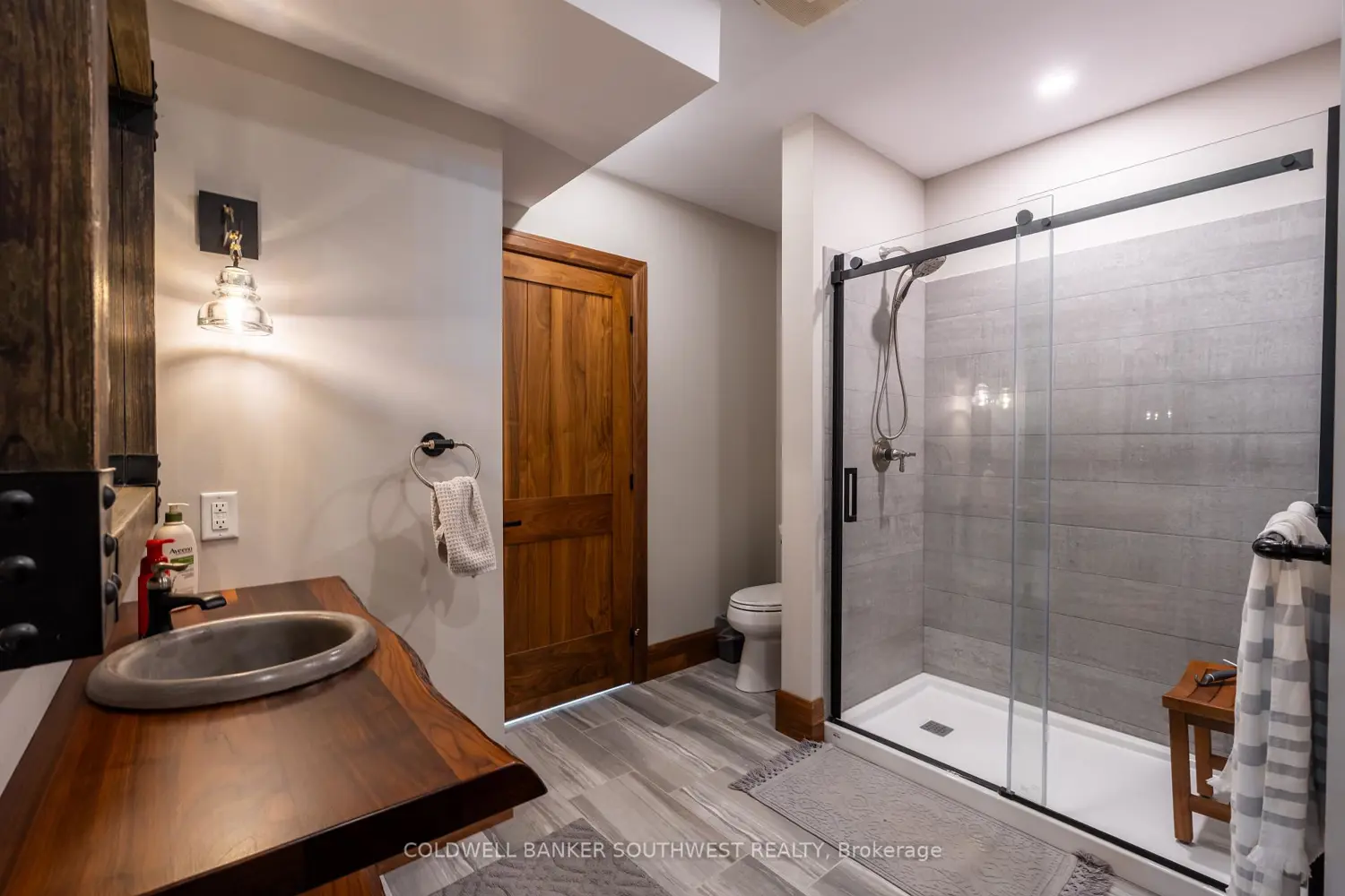 Additional image 16 of 647 St Clair Parkway