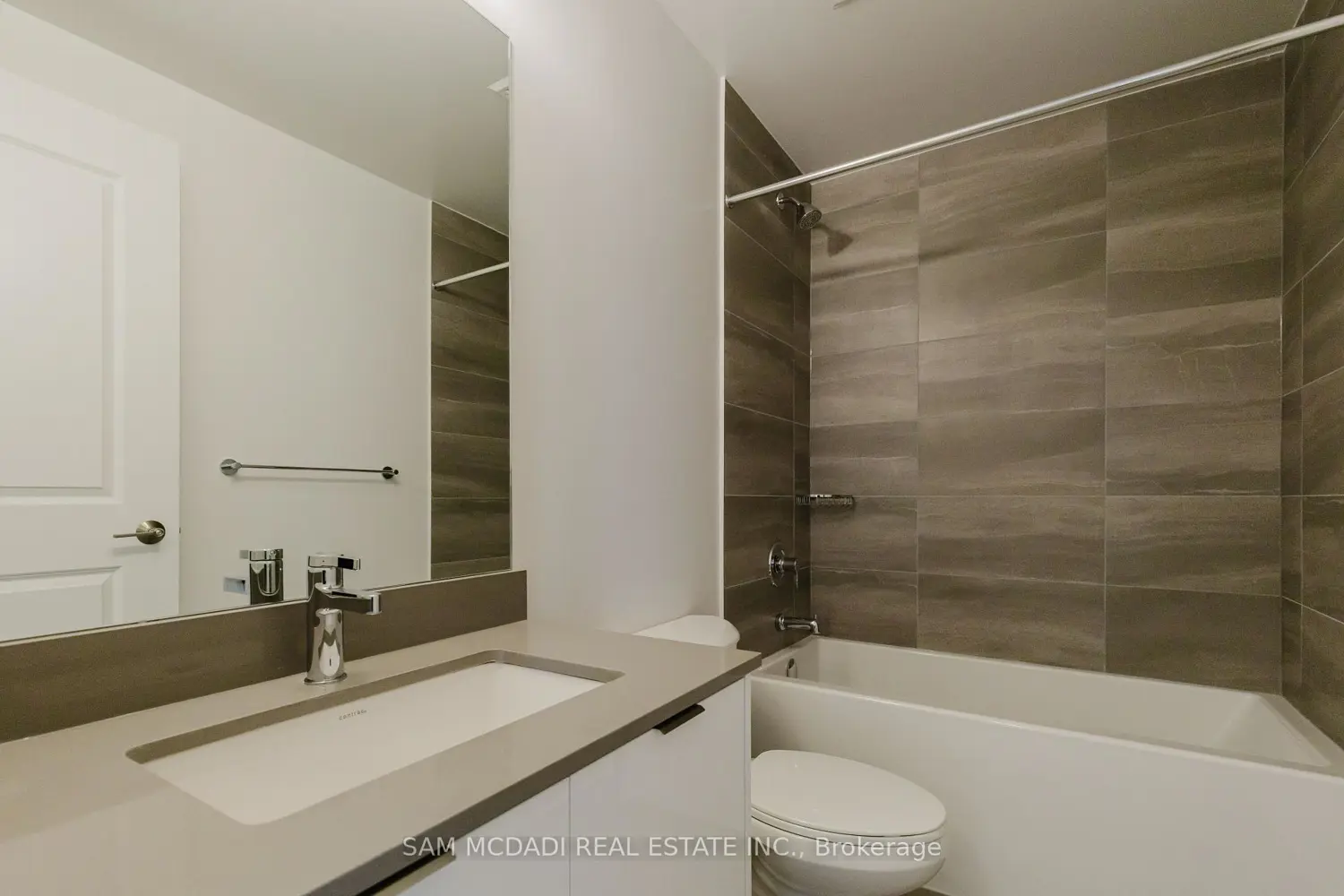 Additional image 12 of 202 Burnhamthorpe Road 2003