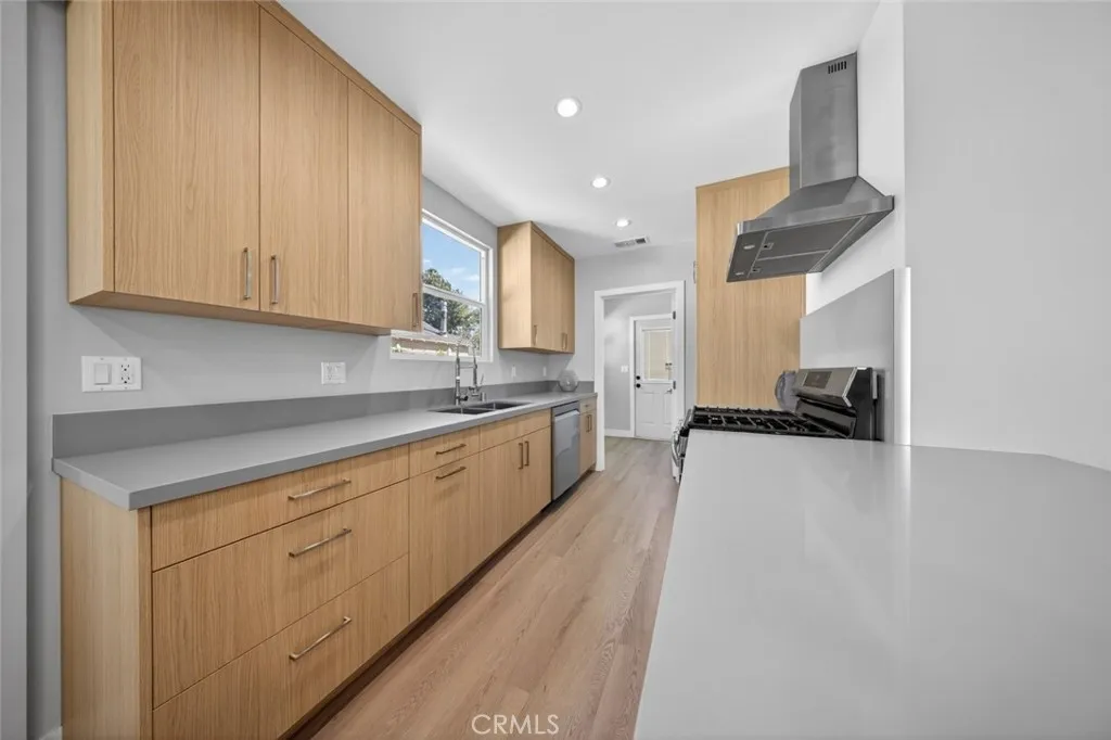 Additional image 47 of 6820 Jellico Avenue, Lake Balboa, CA 91406