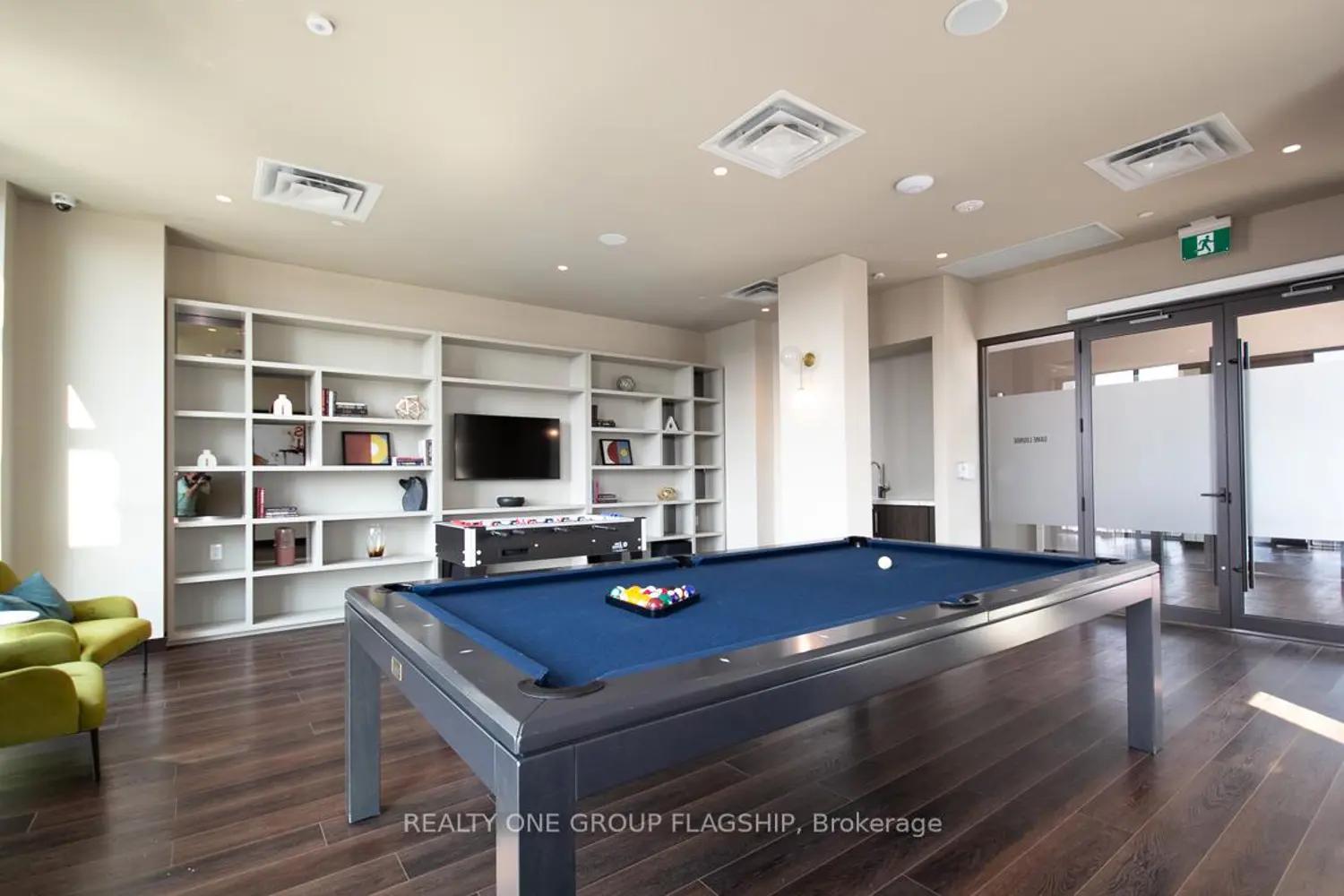 Additional image 15 of 38 Honeycrisp Crescent 308E