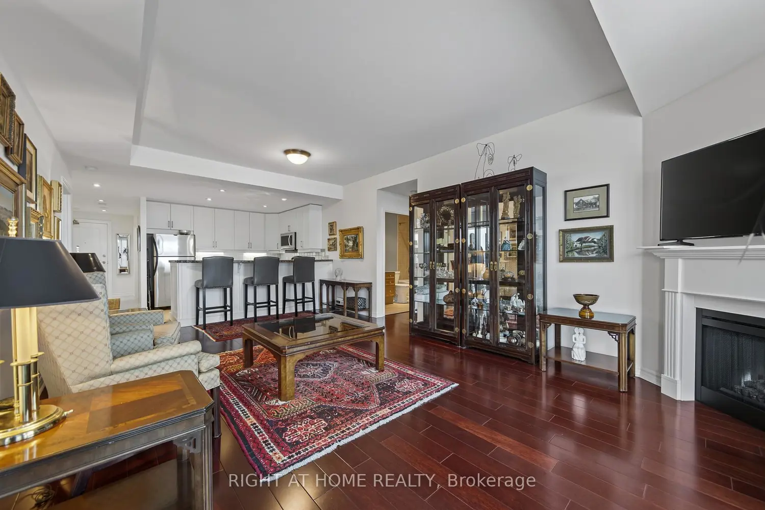 Additional image 8 of 6 Toronto Street 409