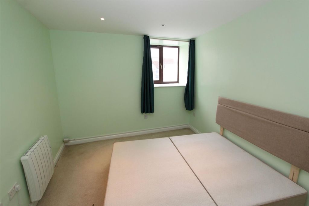 1 bed flat to rentDolphin House, Sutton Harbour PL4 photo 5