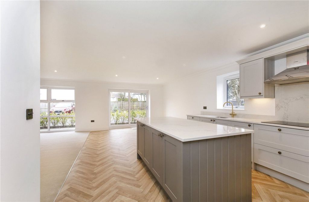 Additional image 3 of 2 bed flat to rentWayside Crescent, Harrogate, North Yorkshire HG2