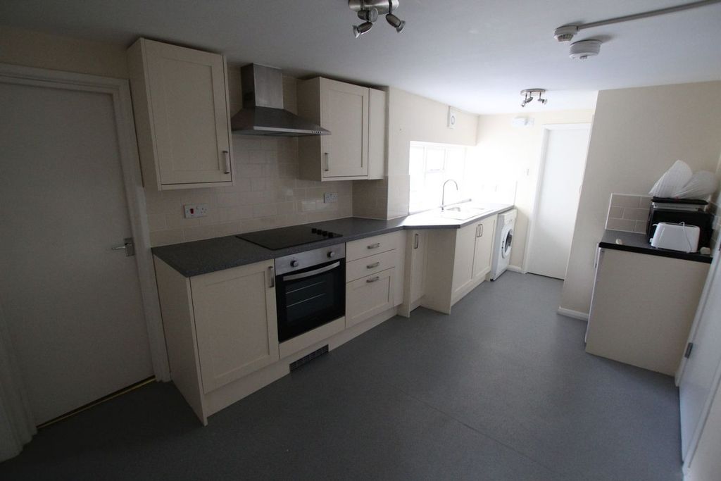 Additional image 4 of 2 bed flat to rentFrogmore Street, Abergavenny NP7