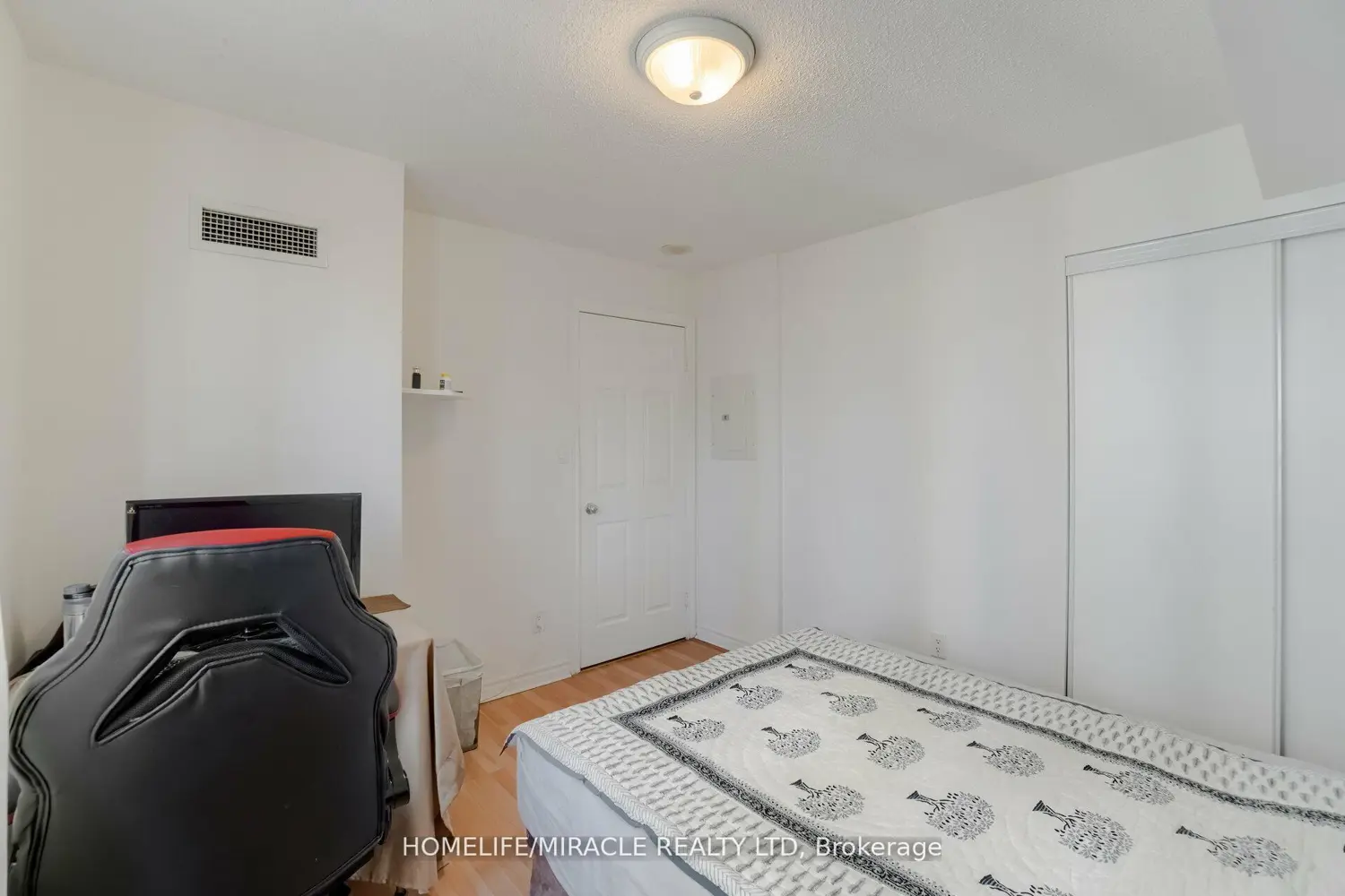 Additional image 10 of 3880 Duke Of York Boulevard 807