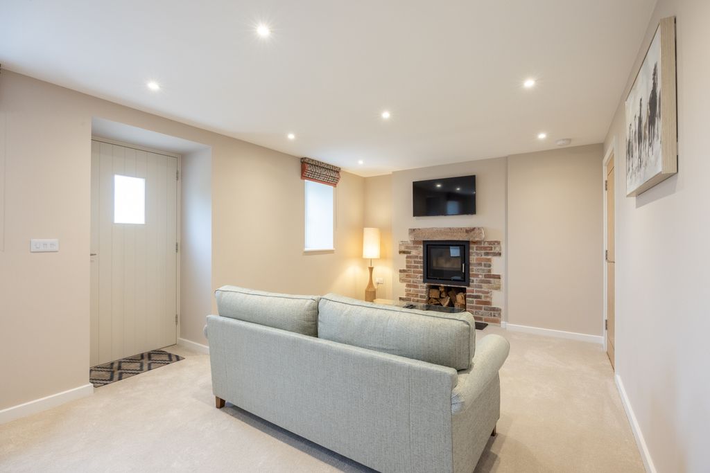 Additional image 5 of 2 bed detached house to rentLa Rue De La Sente, Grouville, Jersey JE3