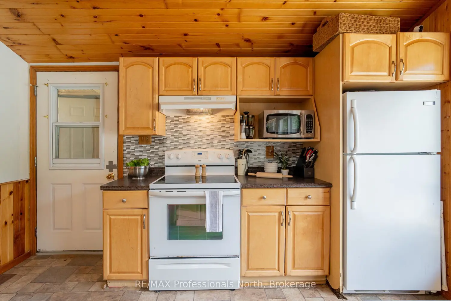 899 Katrine Road photo 5