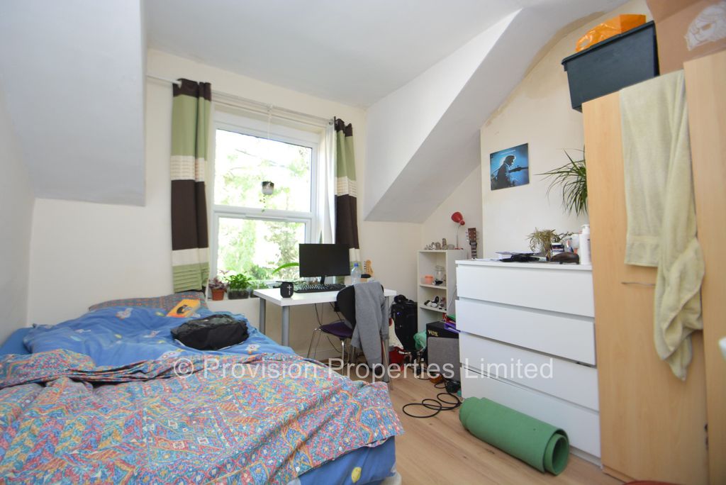 Additional image 14 of 12 bed end terrace house to rentGrosvenor Road, Hyde Park, Leeds LS6