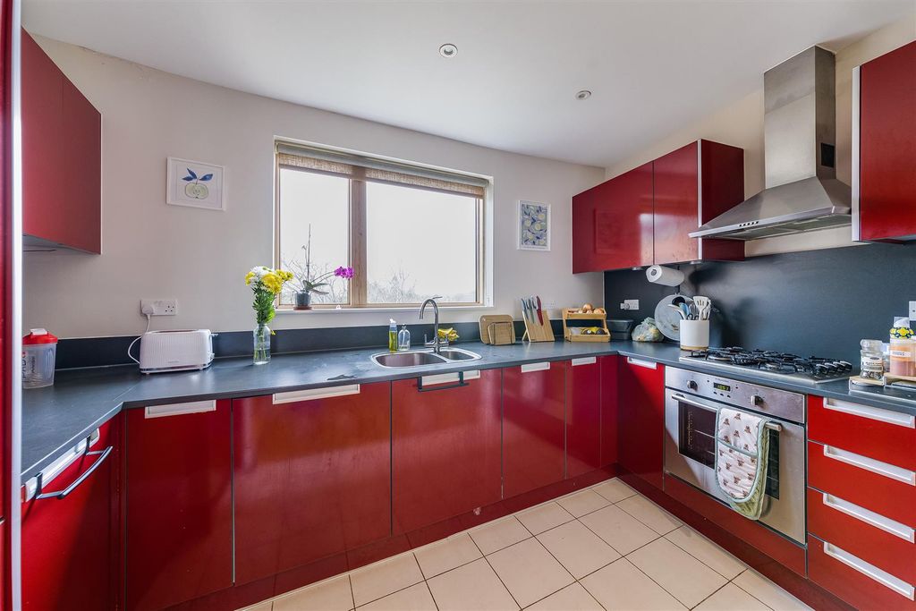 Additional image 2 of 2 bed flat to rentFive Mile Drive, Oxford OX2
