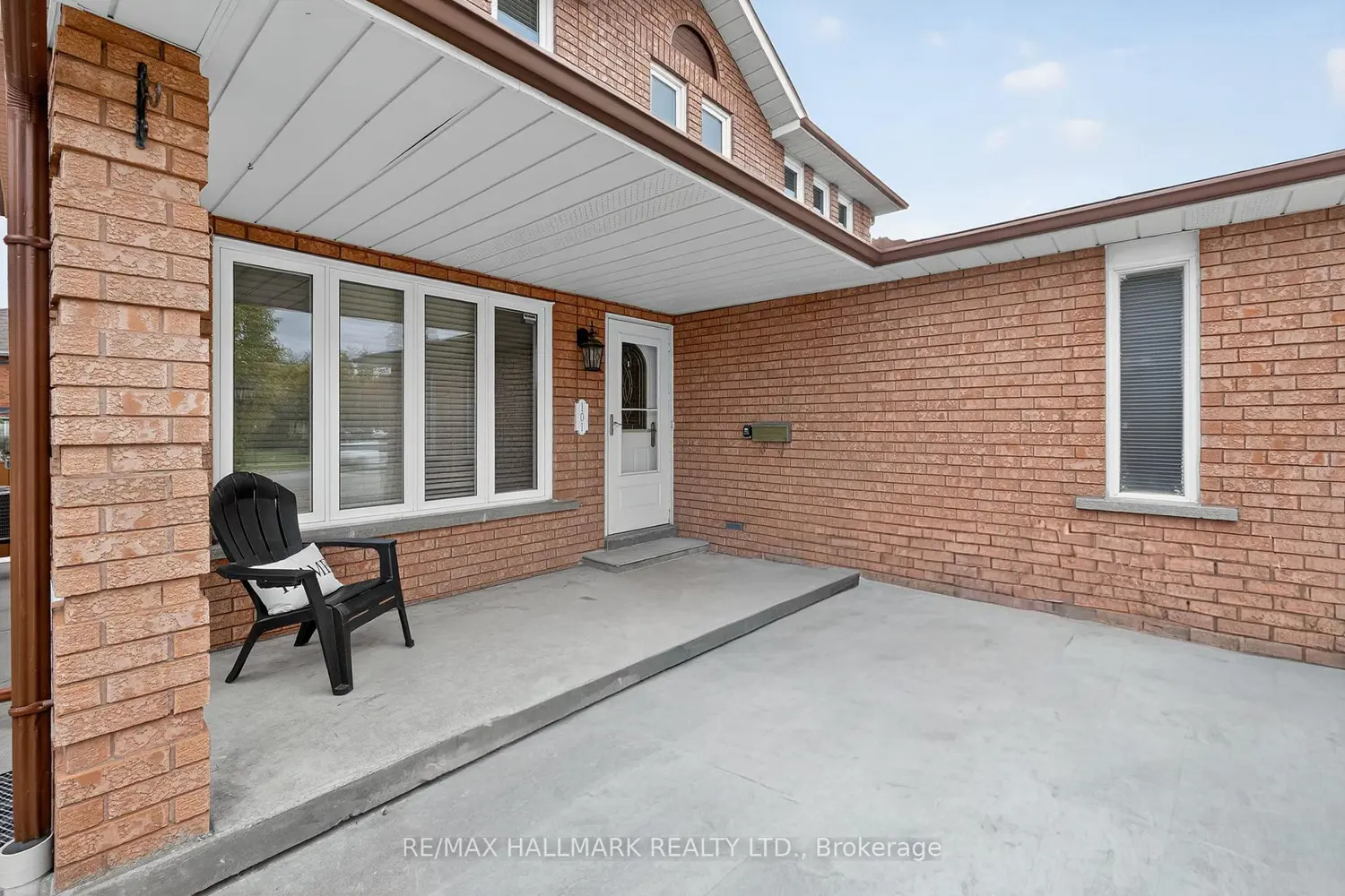 101 Embassy Drive photo 4