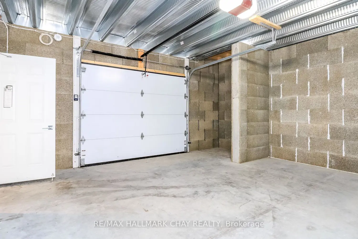 Additional image 11 of 2576 Champlain Road