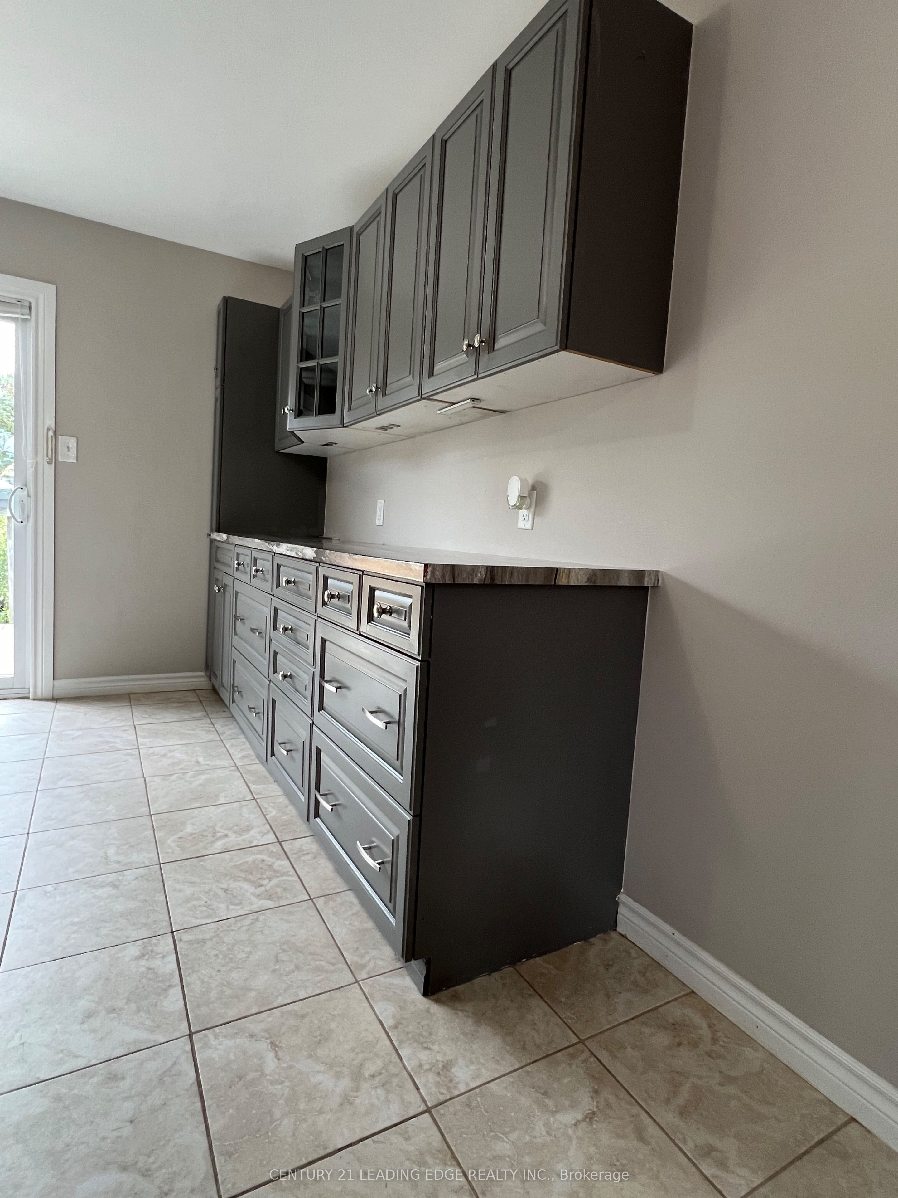 Additional image 5 of Upper-23 Dunsmore Lane, Barrie, ON, L4M 7A1