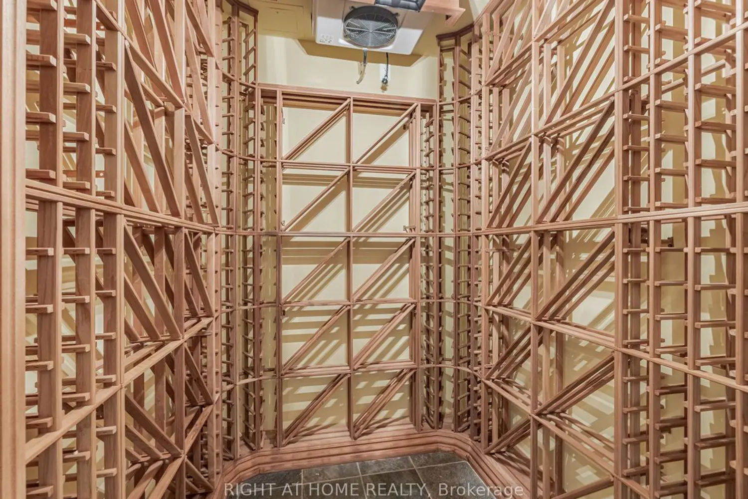 Additional image 15 of 2095 Lake Shore Boulevard Lph19