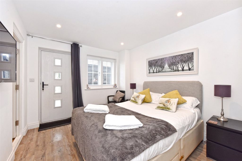 Additional image 14 of 4 bed detached house to rentBinfield Heath, Henley-On-Thames, Oxfordshire RG9