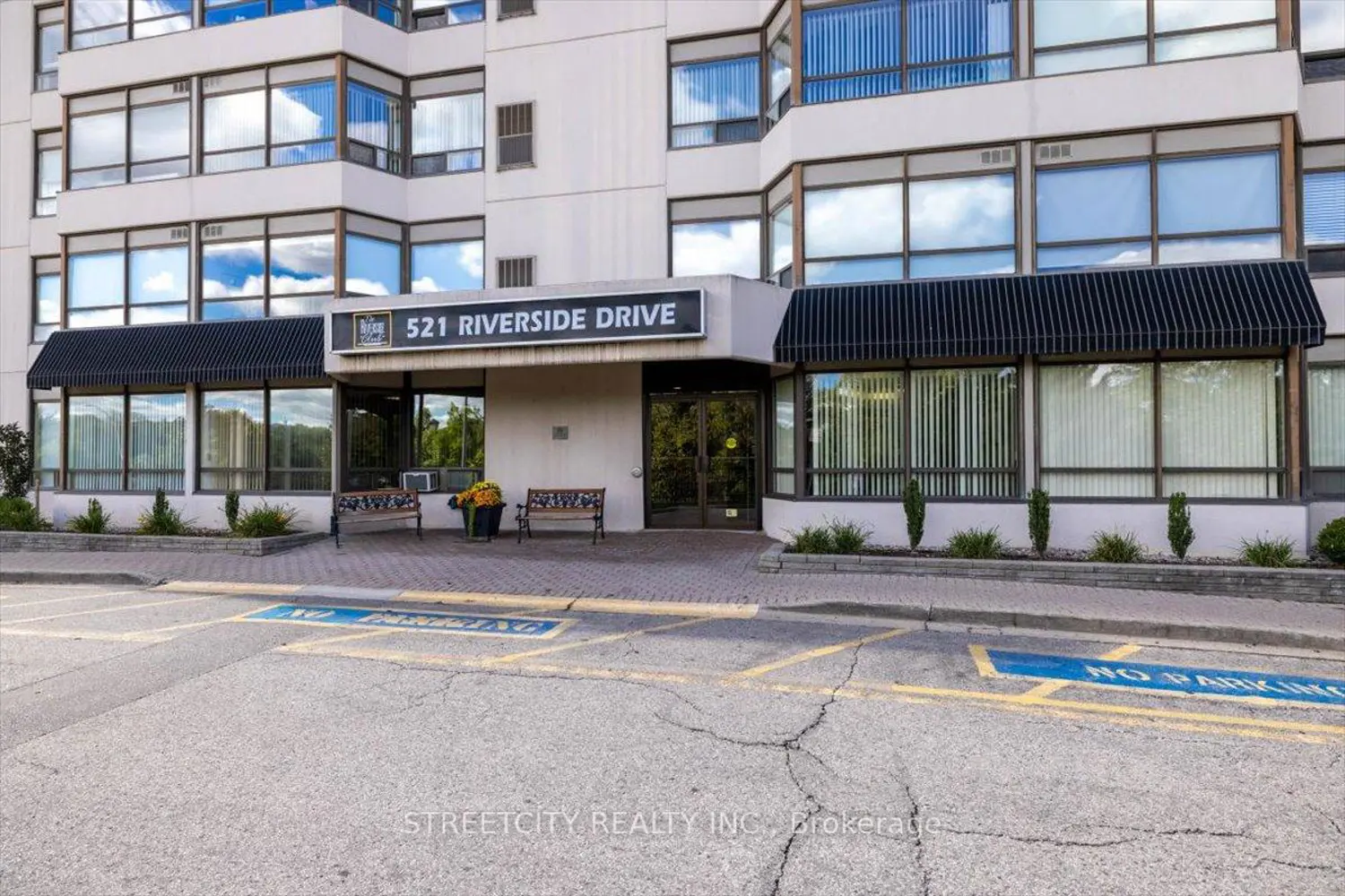 521 Riverside Drive 301