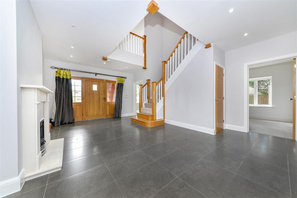 Additional image 4 of 5 bed detached house to rentBarker Road, Sutton Coldfield B74