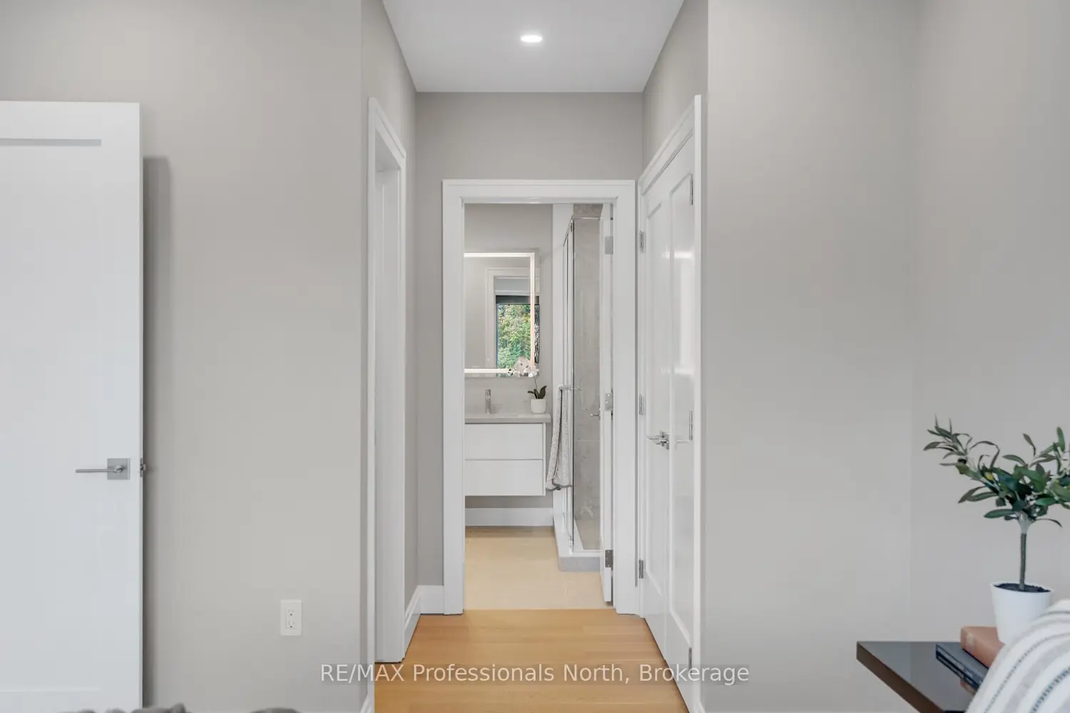 Additional image 9 of 32 Brunel Road 105