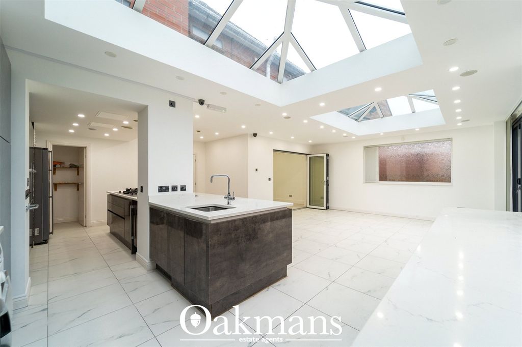 Additional image 5 of 6 bed detached house to rentYew Tree Lane, Solihull, West Midlands B91