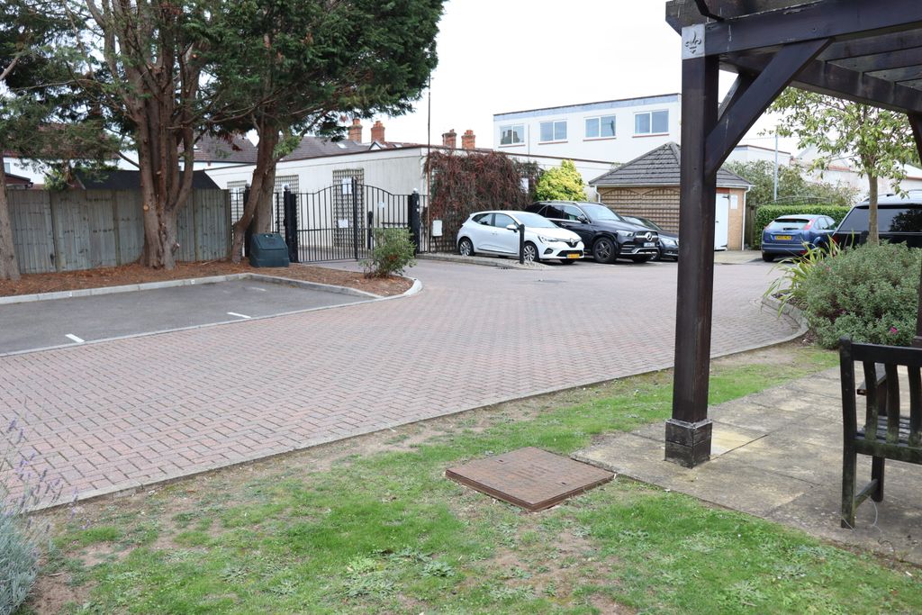 Additional image 9 of 1 bed flat to rentProspect Place, Hipley Street, Woking GU21