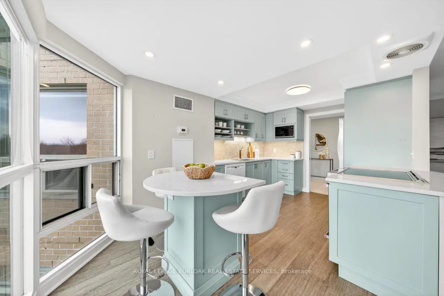 Additional image 6 of 2190 Lakeshore Road 801