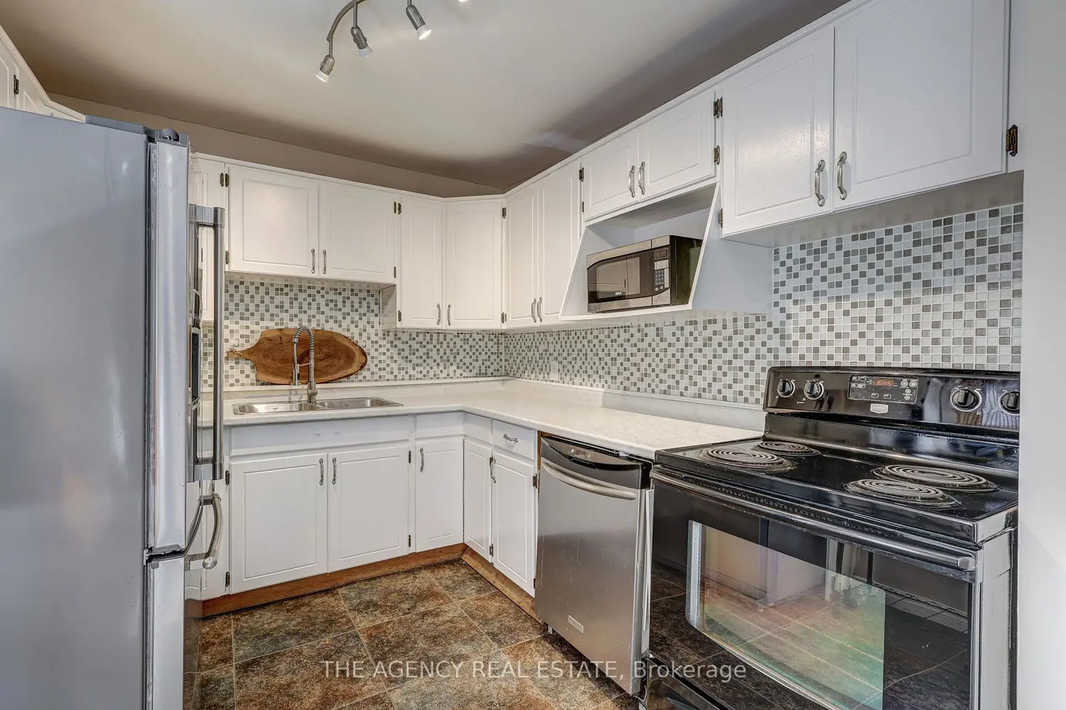 Additional image 7 of 18 May Street