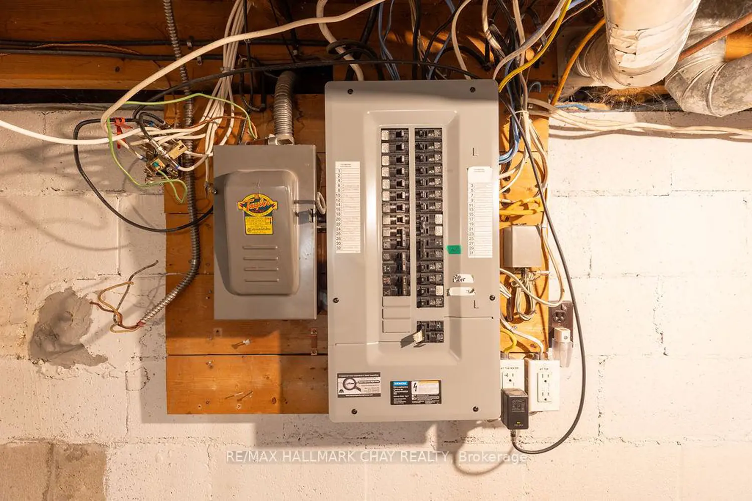 Additional image 19 of 325 Innisfil Street