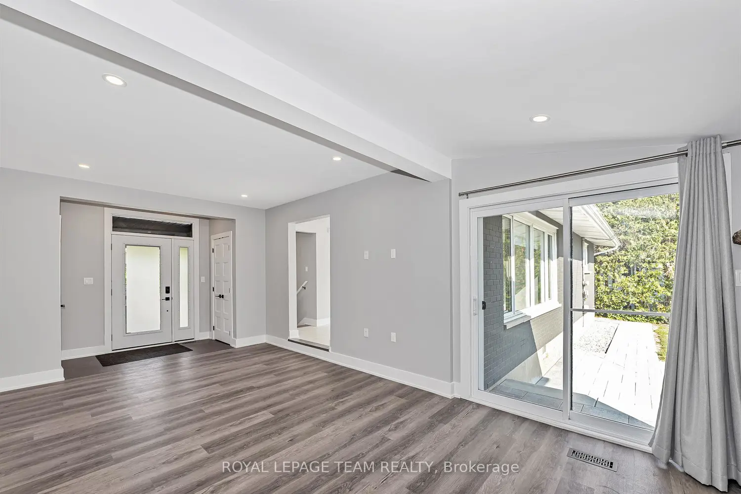 12 Largo Crescent photo 4