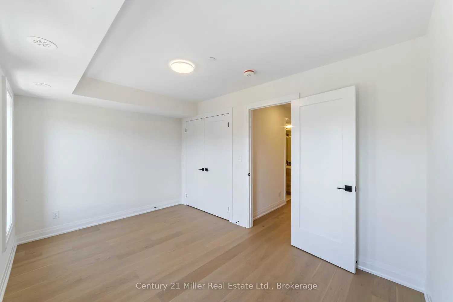 Additional image 15 of 2150 Trafalgar Road 52