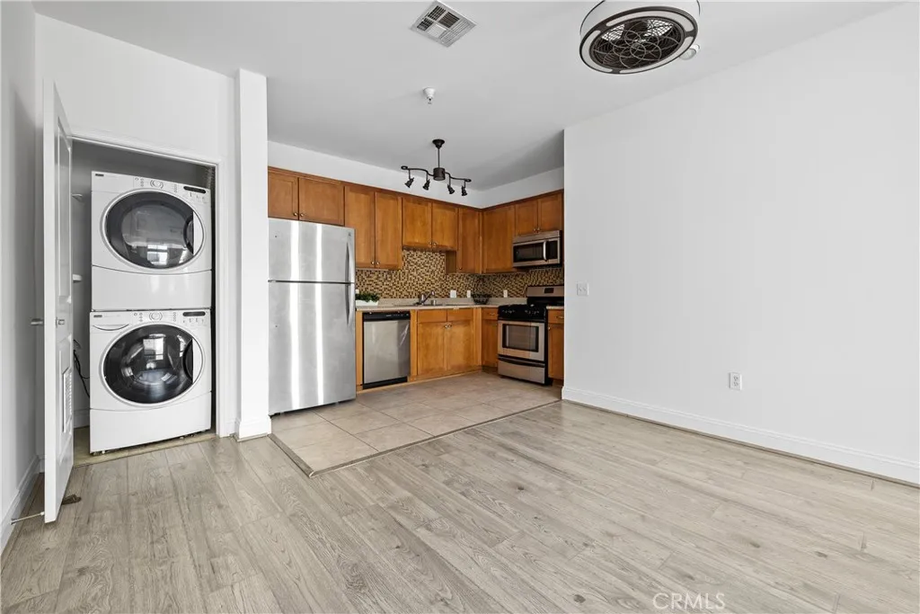 Additional image 36 of 6938 Laurel Canyon Blvd Unit 304, North Hollywood, CA 91605