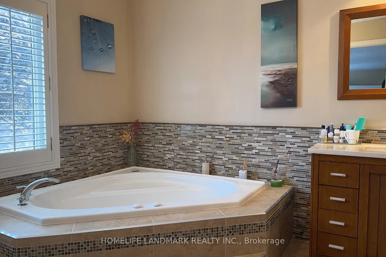 Additional image 11 of 136 Worth Boulevard