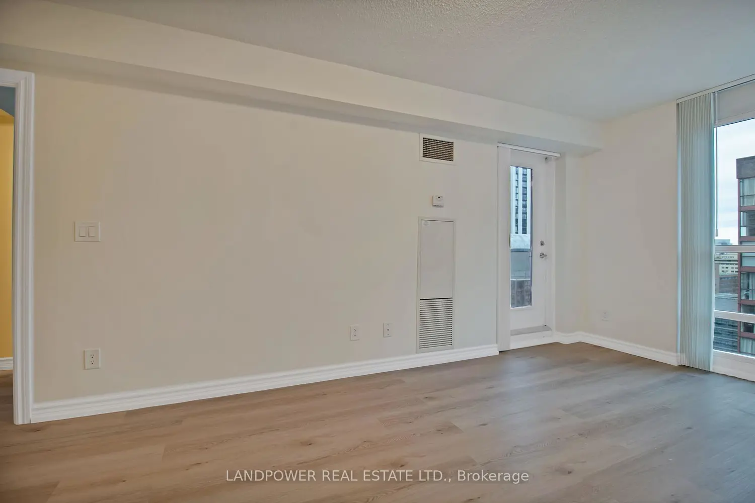 Additional image 12 of 761 Bay Street 1810