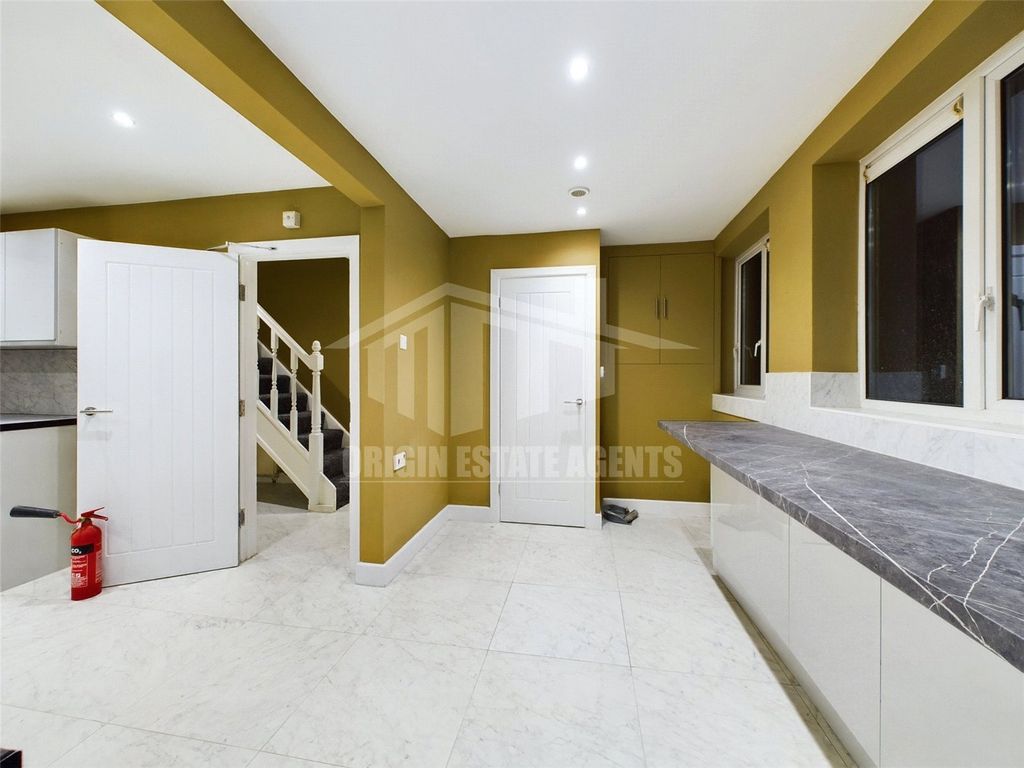 Additional image 5 of 8 bed detached house to rentBoughton Green Road, Northampton NN2