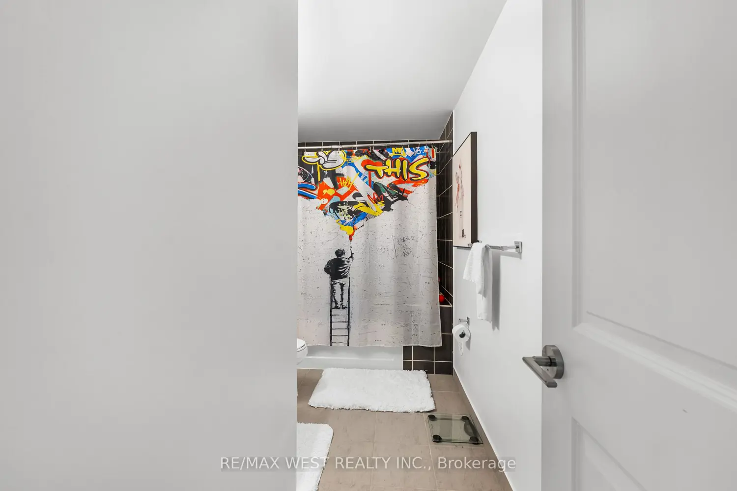 Additional image 9 of 1062 Douglas Mccurdy Common