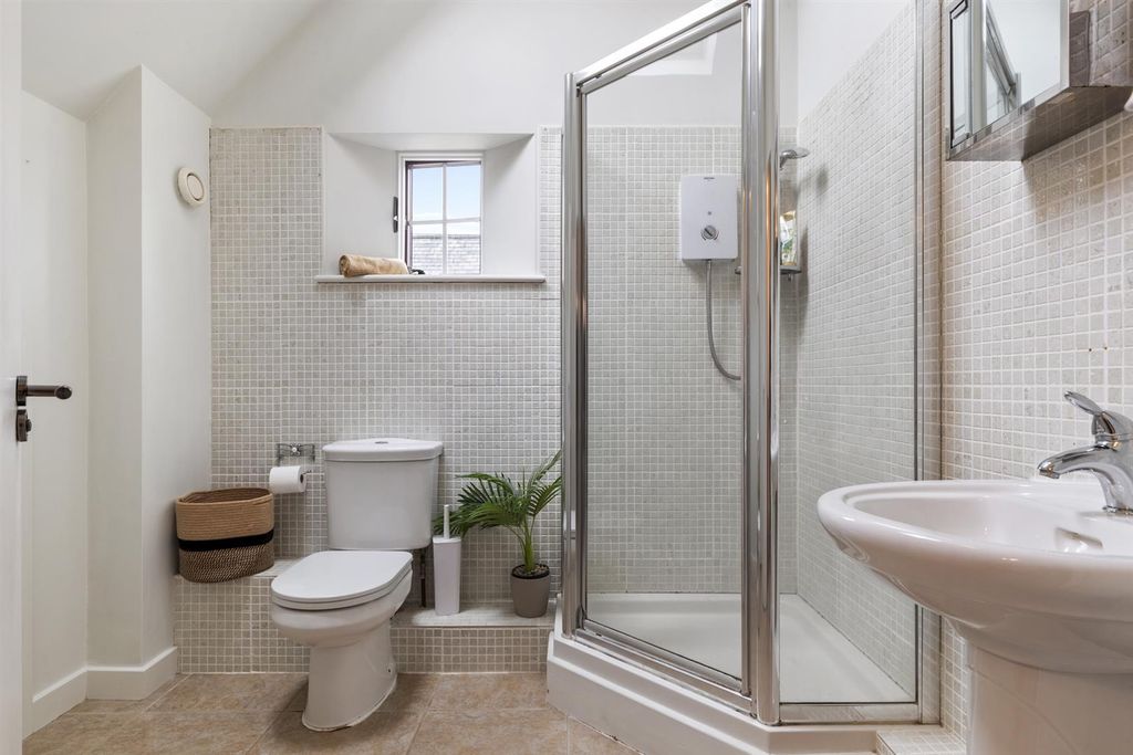 Additional image 17 of 4 bed property to rentParadise Row, Pembroke SA71
