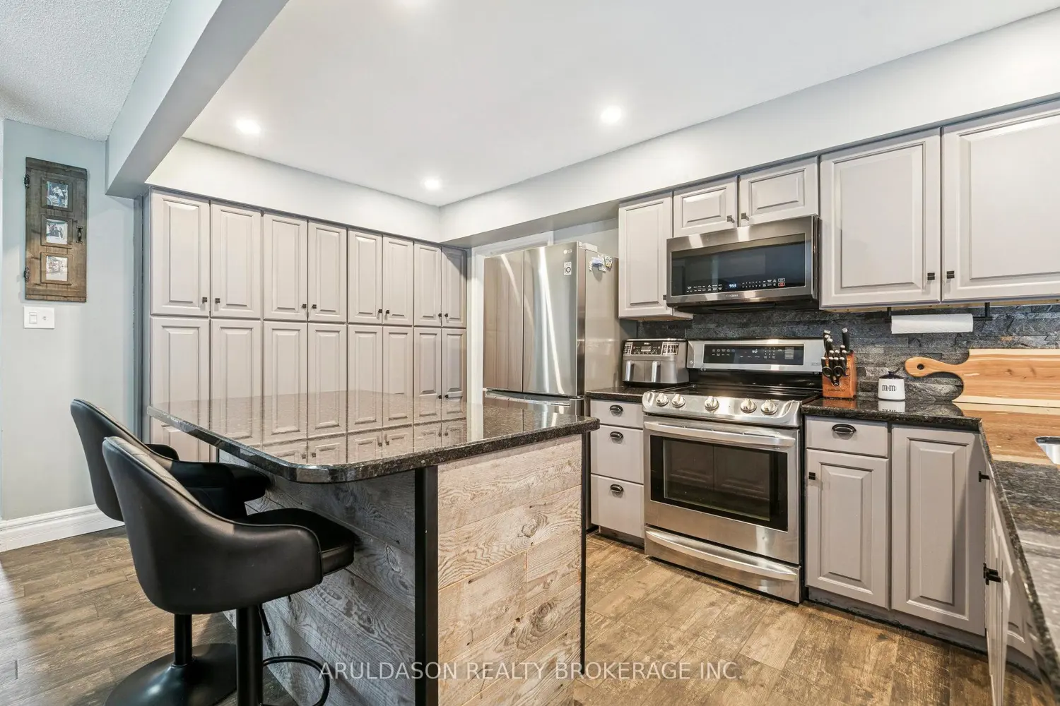 Additional image 3 of 602 Scarlett Line