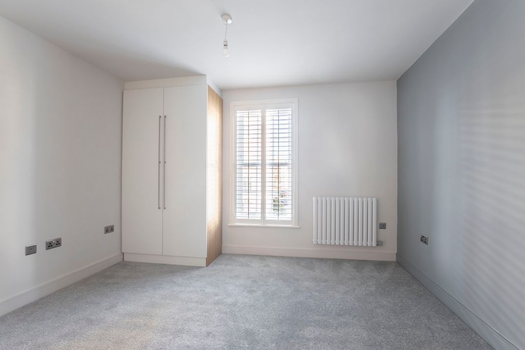 Additional image 4 of 2 bed flat to rentBuckingham Court, Wellington Street, Cheltenham GL50