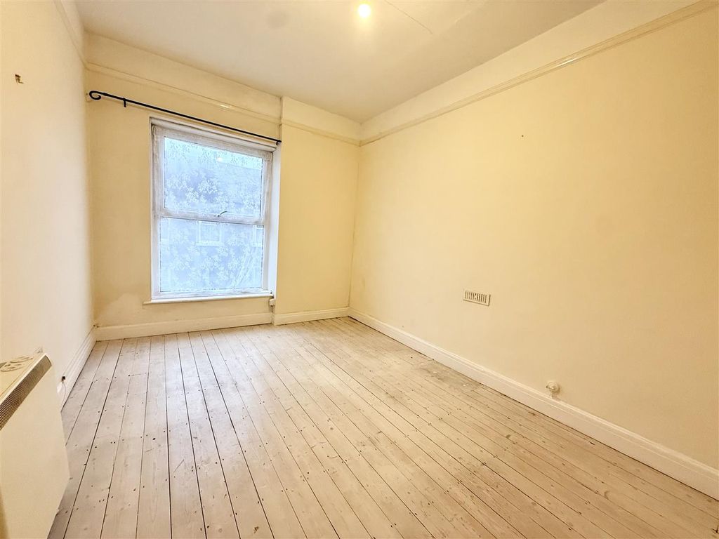 Additional image 5 of 2 bed flat to rentBush Street, Pembroke Dock SA72