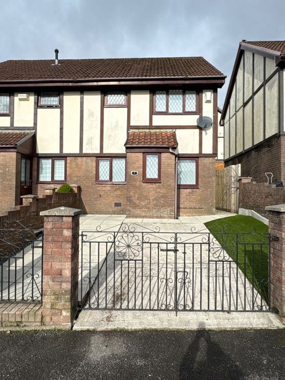 3 bed semi-detached house to rentSt. Johns Grove, Penydarren CF47