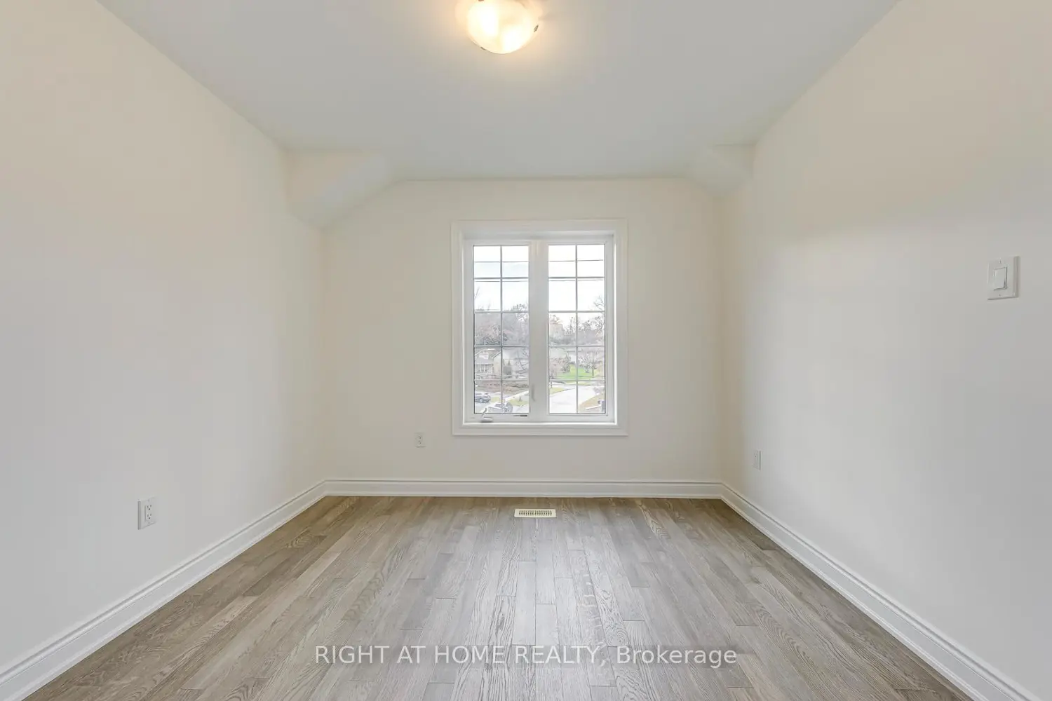 Additional image 15 of 2581 Islington Avenue