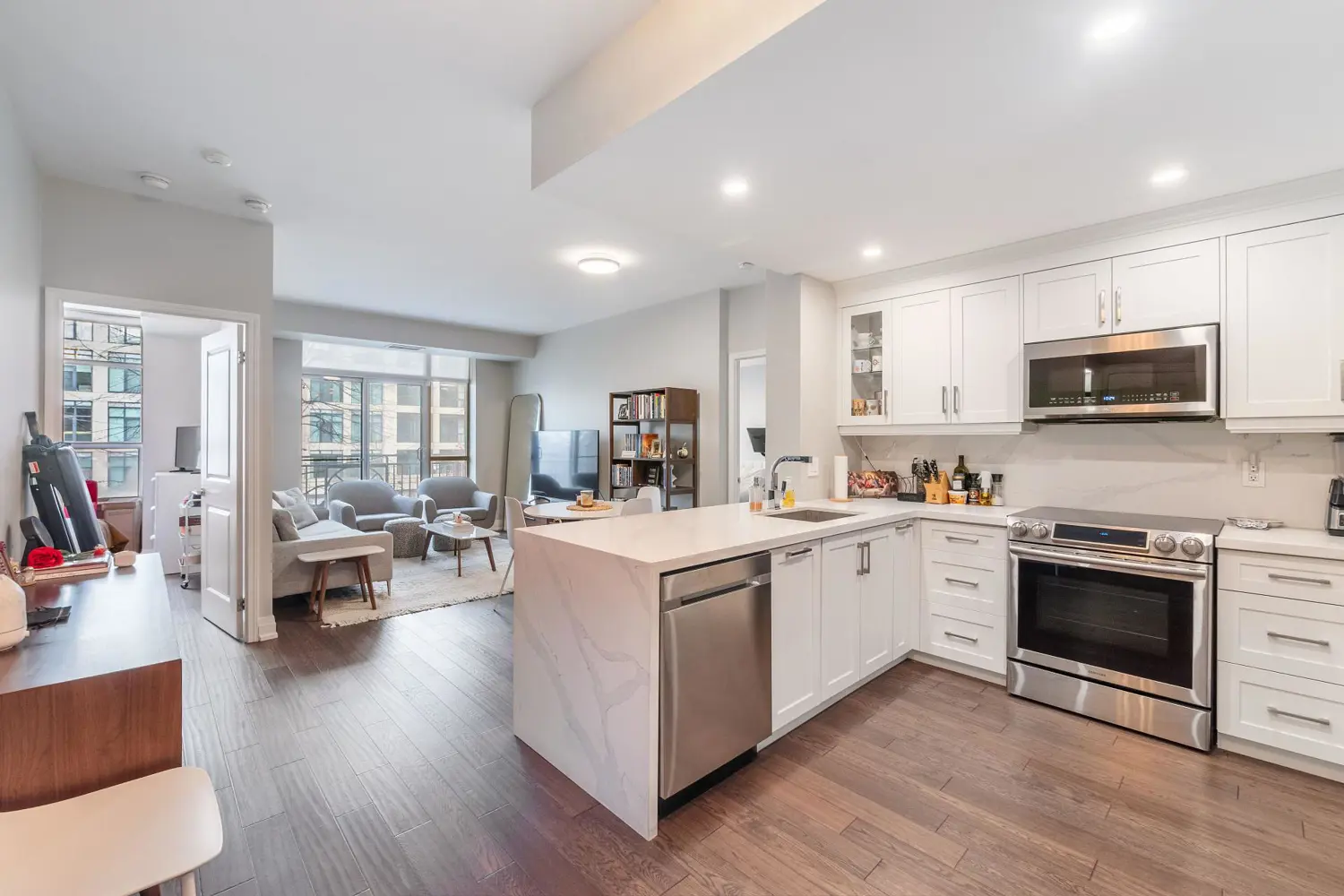 Additional image 3 of 2511 Bloor Street 305
