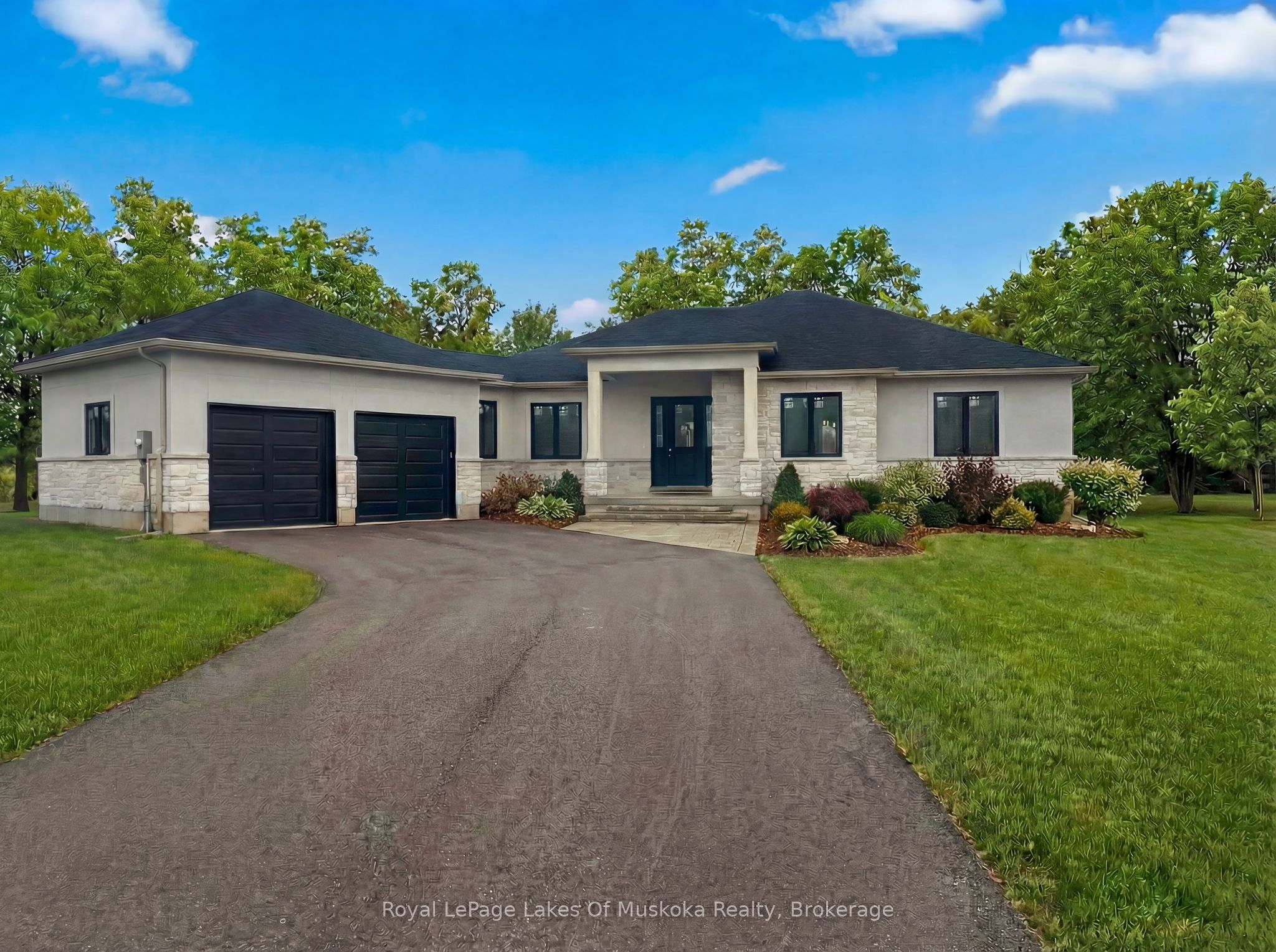 23 Henry Ball Court, Oro-medonte, ON, L0K 2G1