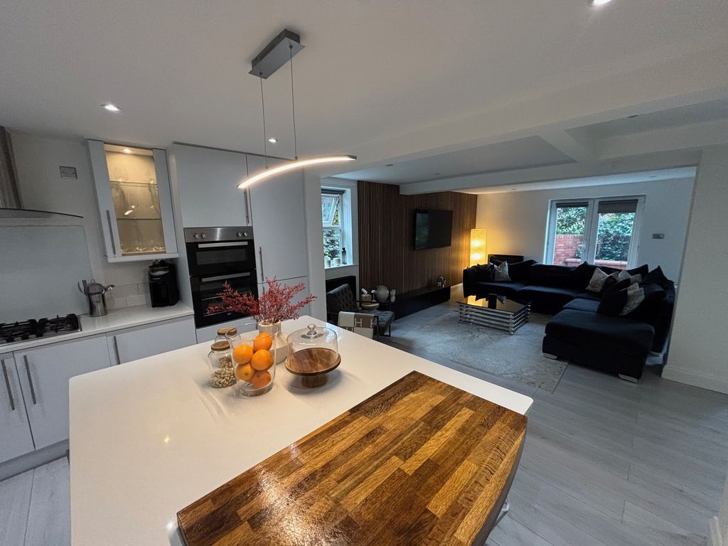Additional image 5 of 2 bed flat to rentFlat 2 Bowring Manor, Liverpool L19