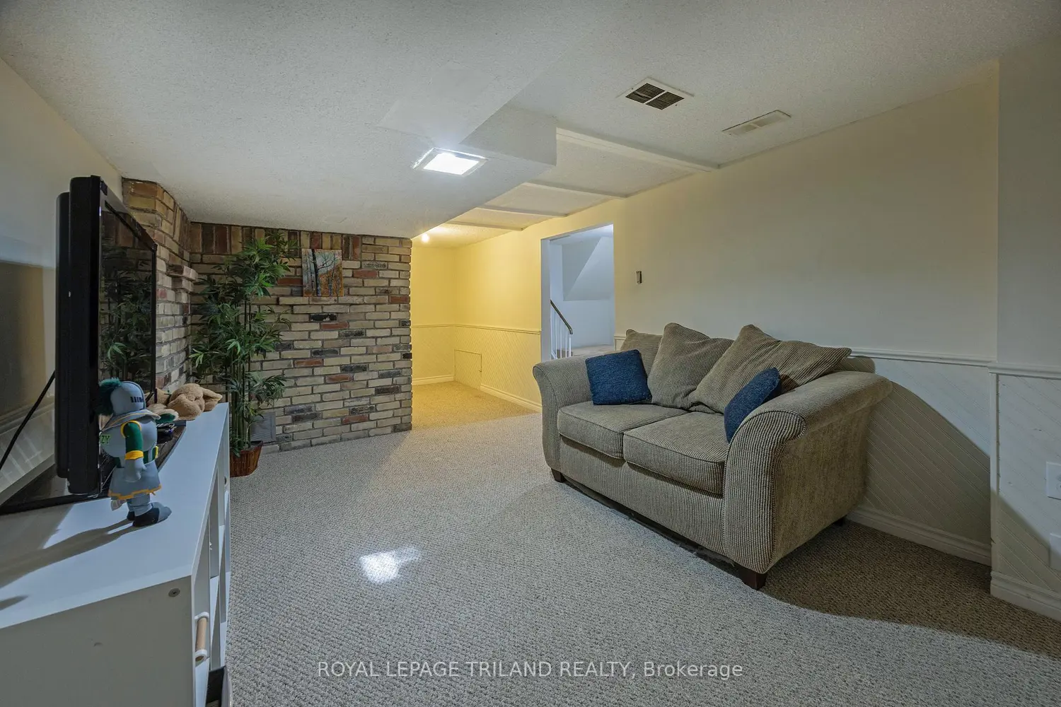 Additional image 13 of 590 Millbank Drive 2